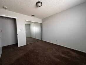 1700 E Ave Q14 in Palmdale, CA - Building Photo - Building Photo