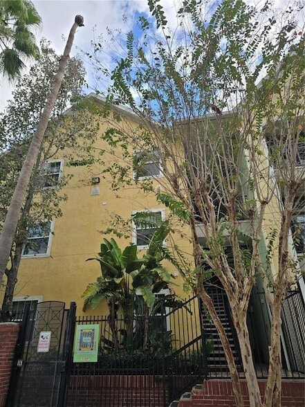 property at 1910 E Palm Ave