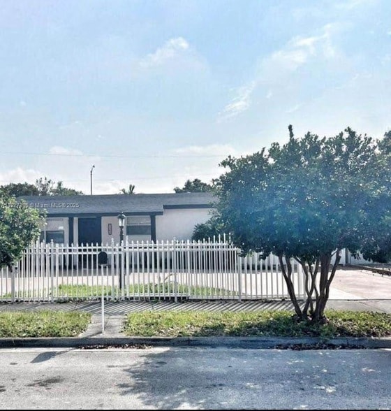 property at 3469 W 14th Ln