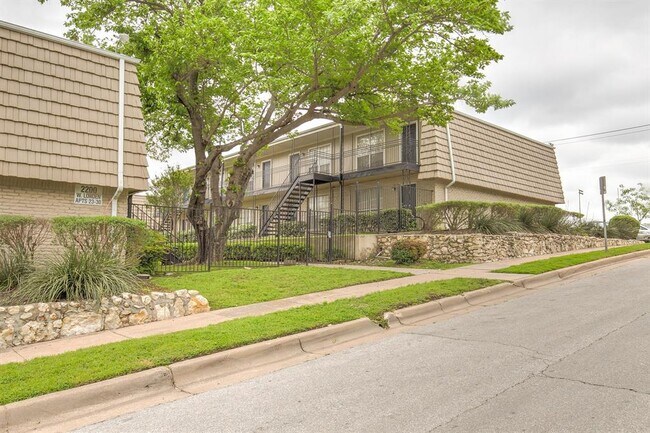 2200 W Lowden St-Unit -30 in Fort Worth, TX - Building Photo - Building Photo