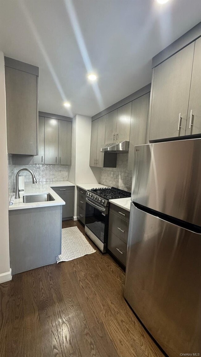 305 Sixth Ave in Pelham, NY - Building Photo - Building Photo