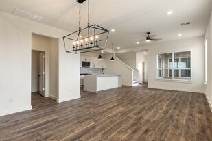 1789 Peach Creek Dr in Dayton, TX - Building Photo