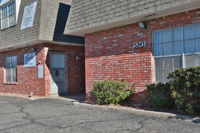 Fairbanks Apartments in El Paso, TX - Foto de edificio - Building Photo