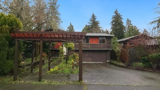 518 NE 182nd Ct in Shoreline, WA - Building Photo - Building Photo