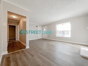 1272 Laughren Dr in University City, MO - Foto de edificio - Building Photo