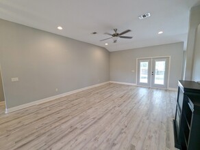 2762 Lakes Edge Ln in Navarre, FL - Building Photo - Building Photo