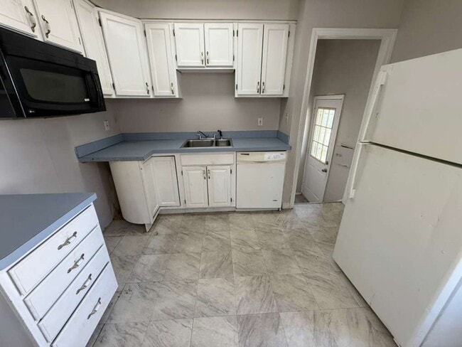 14412 Rockside Rd in Maple Heights, OH - Building Photo - Building Photo