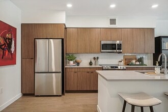 The Deveraux in Denver, CO - Building Photo - Building Photo