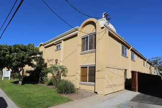 Tapestry Condominiums in Imperial Beach, CA - Foto de edificio - Building Photo