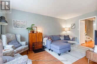 2230 Dale Ridge Dr in Oakville, ON - Building Photo - Building Photo