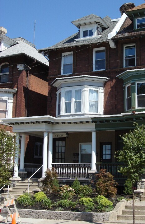 4949 Catharine St, Unit 3 Photo