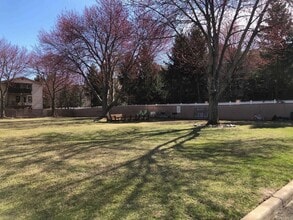 37 N End Dr in Secaucus, NJ - Building Photo - Building Photo