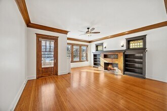 5904 W Midway Park in Chicago, IL - Foto de edificio - Building Photo