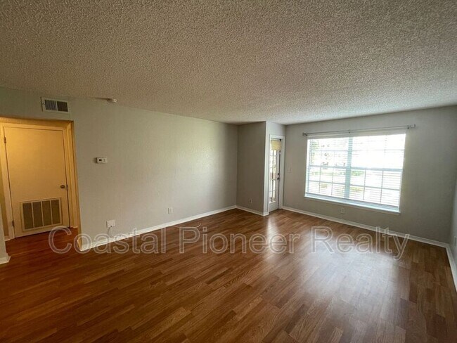 10200 Gandy Blvd N in St. Petersburg, FL - Building Photo - Building Photo
