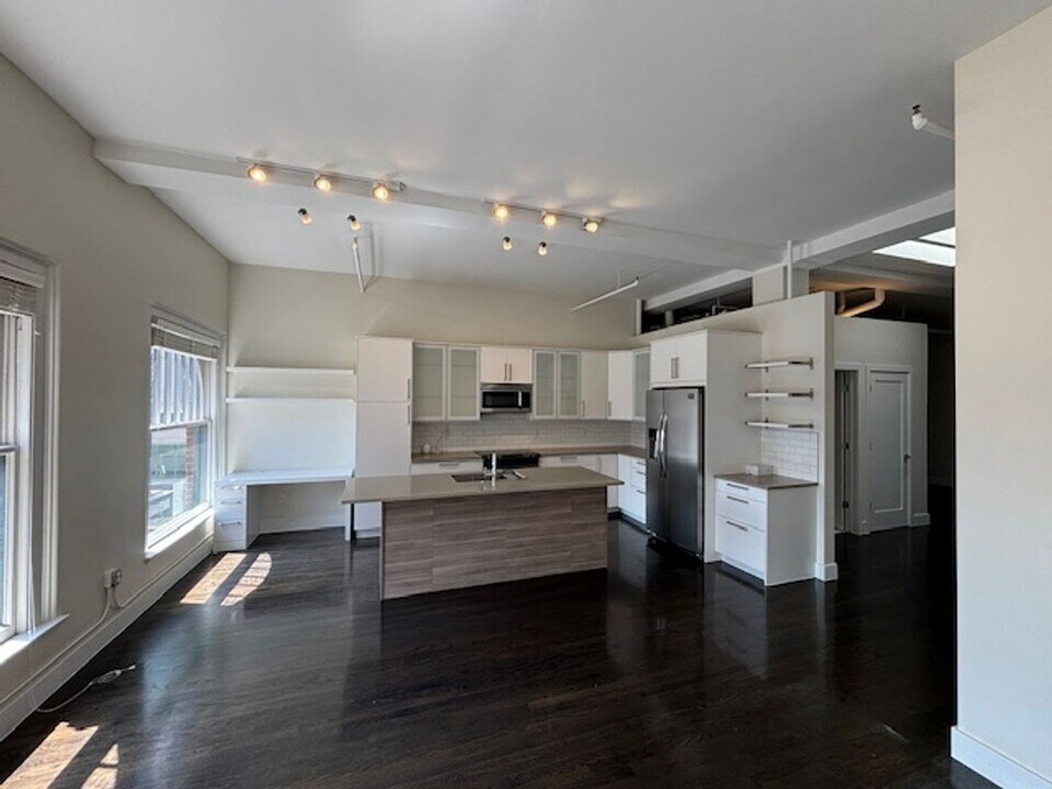 1555 California St in Denver, CO - Building Photo