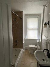 523 Main St, Unit APT. A in Peckville, PA - Foto de edificio - Building Photo