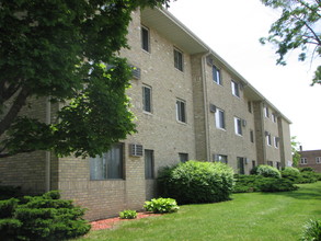 Washington Square - 62+ Senior in Cudahy, WI - Building Photo - Building Photo