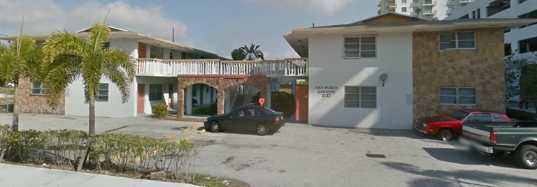 2127 Van Buren St in Hollywood, FL - Building Photo