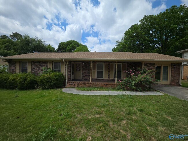 2613 Skyline Dr NW