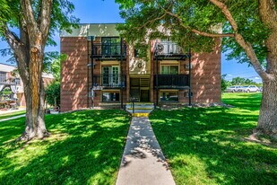 5995 W Hampden Ave in Denver, CO - Building Photo