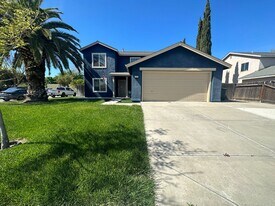 1227 Kingfisher Dr in Patterson, CA - Building Photo