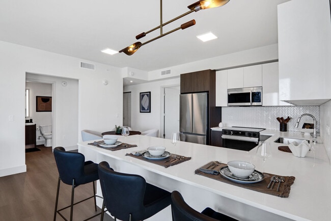 Bread Building in Hollywood, FL - Foto de edificio - Building Photo