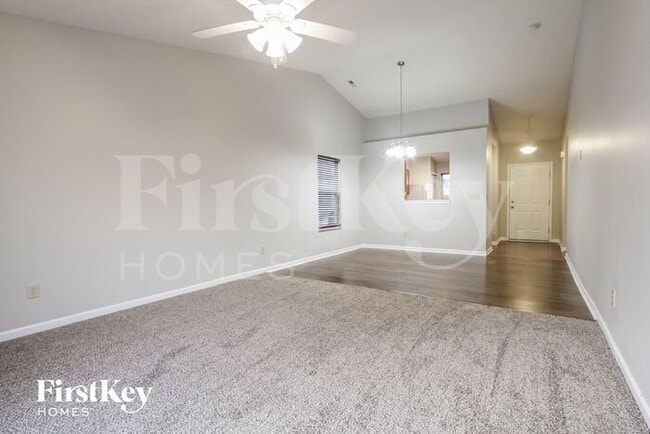 1462 Bluestem Dr in Greenwood, IN - Foto de edificio - Building Photo
