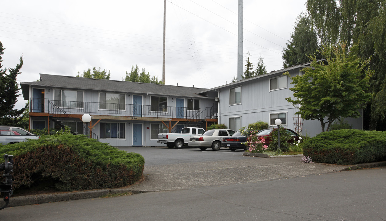 1830 SE Linn St in Portland, OR - Building Photo