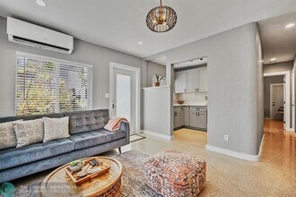 1215 NE 17th Ave, Unit 3 in Fort Lauderdale, FL - Building Photo - Building Photo