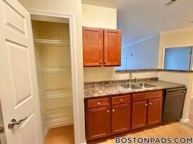 311 Lowell St, Unit 1122 in Andover, MA - Building Photo