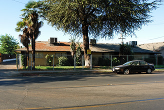 Sandstone Villas Apartments in Fresno, CA - Building Photo - Building Photo