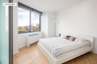 230 Ashland Pl, Unit 25B in Brooklyn, NY - Building Photo - Building Photo