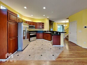 1723 NE Ashberry Dr in Hillsboro, OR - Foto de edificio - Building Photo