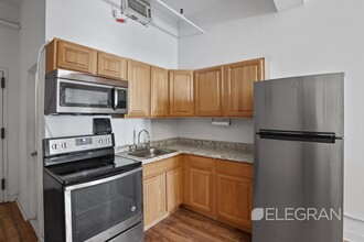 208 W 30th St-Unit -RM-401 in New York, NY - Building Photo - Building Photo