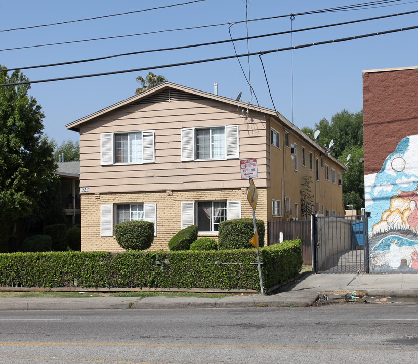 6745 Haskell Ave in Los Angeles, CA - Building Photo