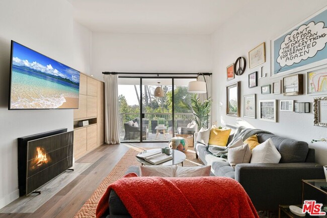 911 Kings Rd in West Hollywood, CA - Building Photo - Building Photo