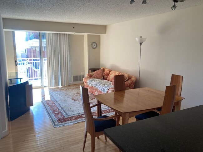 7500 Woodmont Ave in Bethesda, MD - Foto de edificio - Building Photo