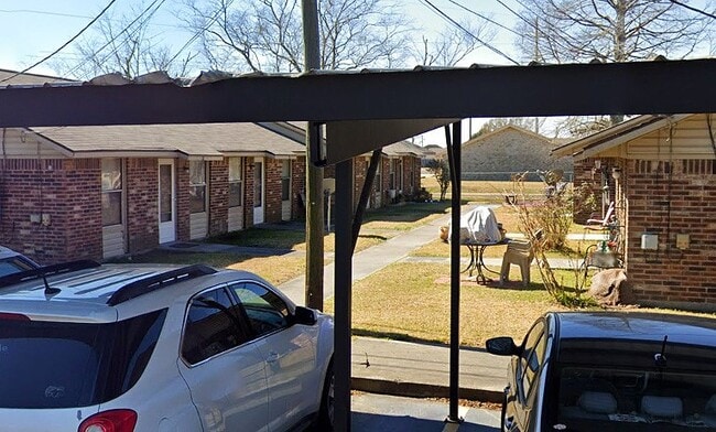 425 Memorial Dr in Donaldsonville, LA - Building Photo - Building Photo