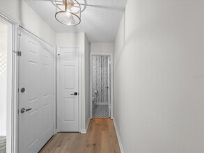 5222 S Russell St in Tampa, FL - Building Photo - Building Photo
