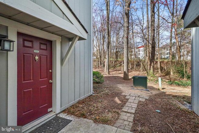 2222 Hunters Run Dr in Reston, VA - Foto de edificio - Building Photo
