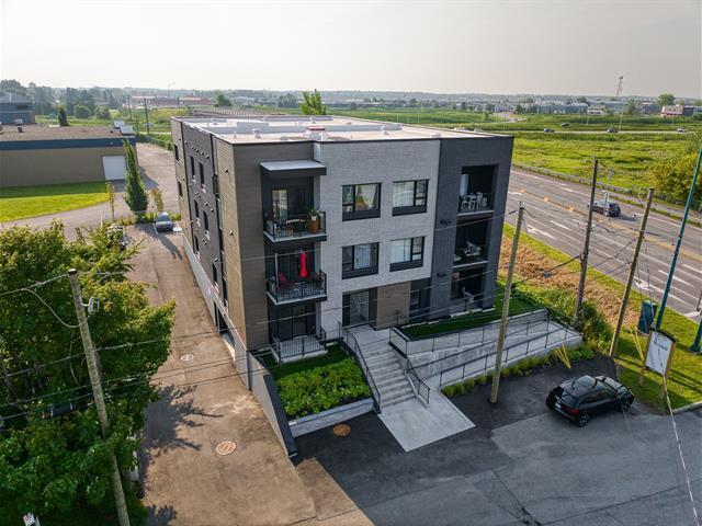 925 Longpré Rue in Mascouche, QC - Building Photo