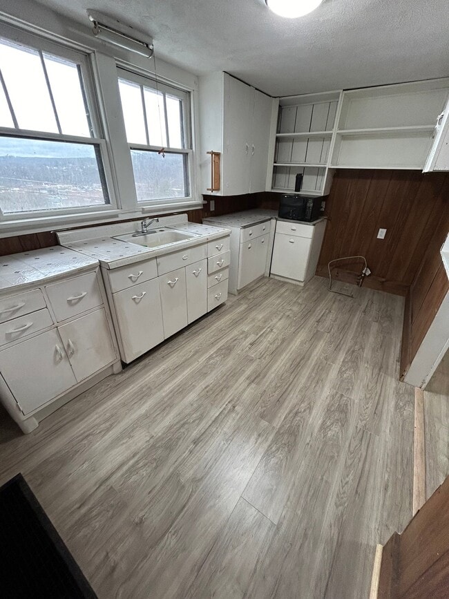 1341 Sassafrass St in Franklin, PA - Building Photo - Building Photo