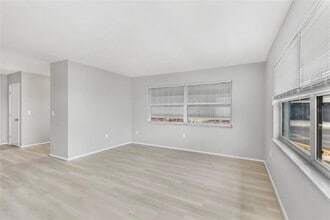 250 Rosery Rd NW in Largo, FL - Building Photo - Building Photo
