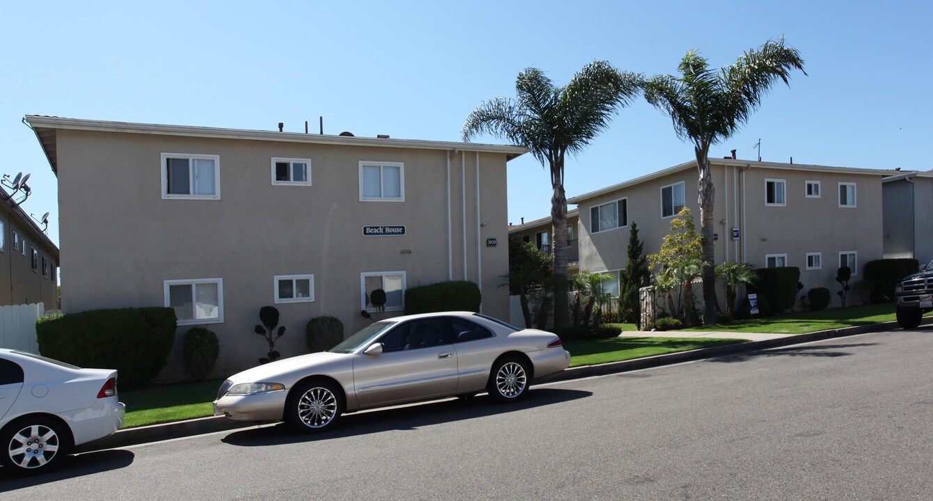 909-911 Georgia St in Huntington Beach, CA - Building Photo