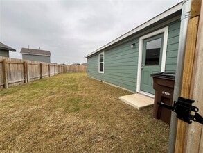 420 Halfmoon Dr in Lockhart, TX - Building Photo - Building Photo