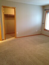 2106 Linden Trl in North Mankato, MN - Foto de edificio - Building Photo