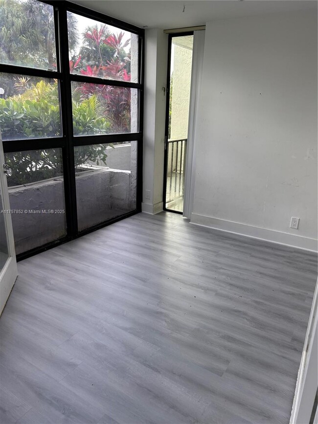 400 Leslie Dr in Hallandale Beach, FL - Building Photo - Building Photo