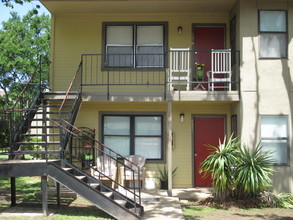 Lakeshore Villa Apartments in Rowlett, TX - Building Photo - Building Photo