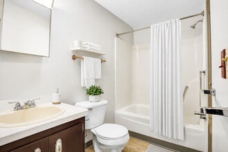 Autumn Gardens in Lockport, NY - Foto de edificio - Building Photo