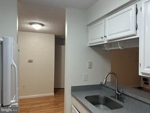 5317 Ravens Crest Dr in Plainsboro, NJ - Building Photo - Building Photo